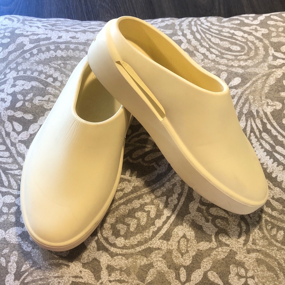 Fear of God Kids Slip-On Clog in Cream